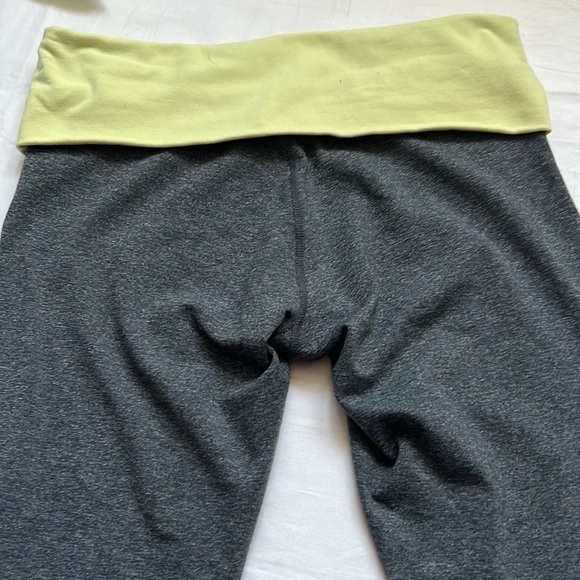 Lululemon Yoga Capri Leggings - Picture 5 of 6